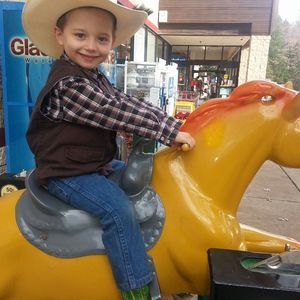 Meet your Posher, Caroline